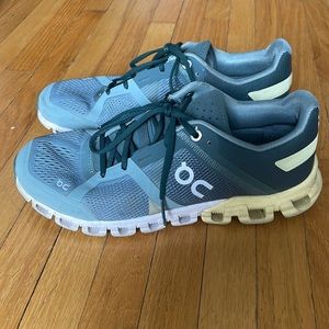 Used Women’s On Cloudflow Running Shoe, size 6
